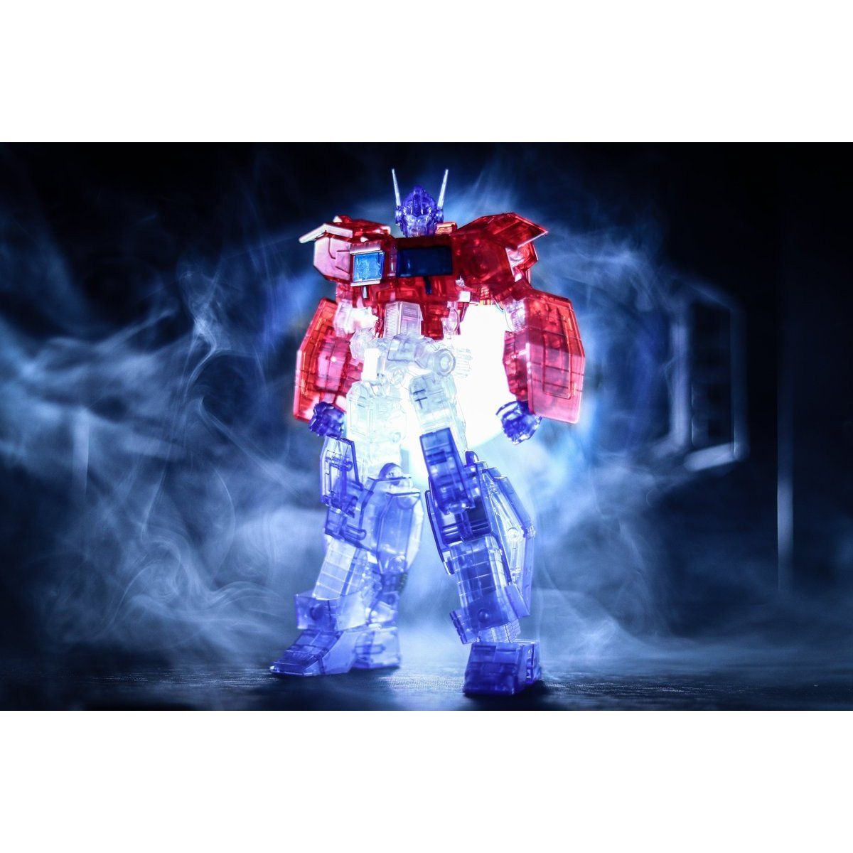 Flame Toys Furai Model Optimus Prime IDW (Clear Ver) 'Transformers' | 4897054513695