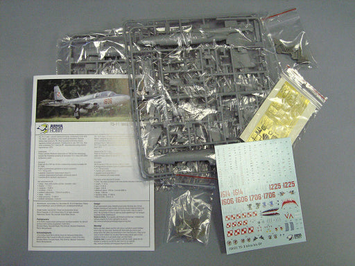 Arma Hobby 1/72 TS-11 Iskra Deluxe Set | 5907747900622