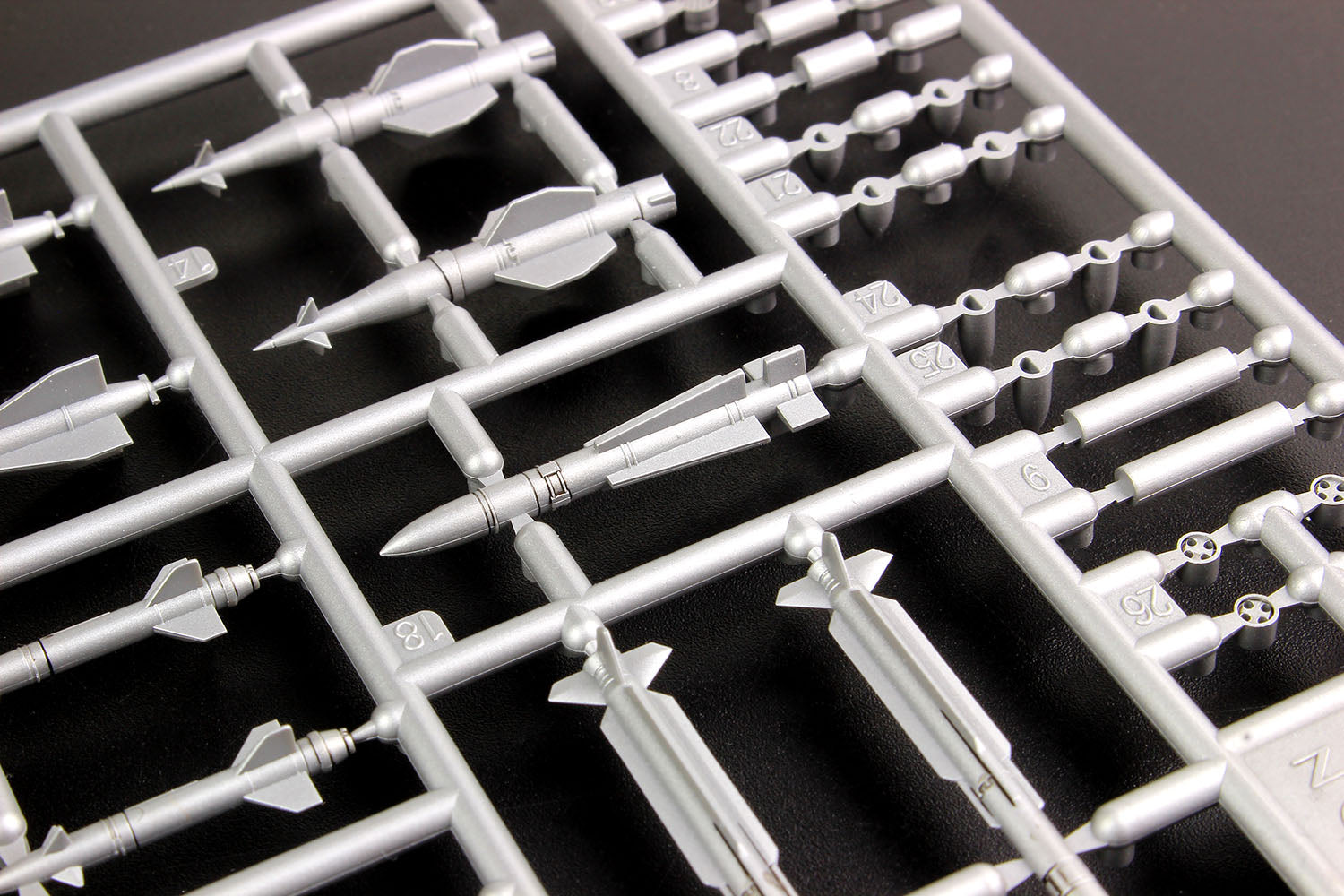Platz 1/144 Weapon Set 1 General-Purpose Bomb & Missile '50