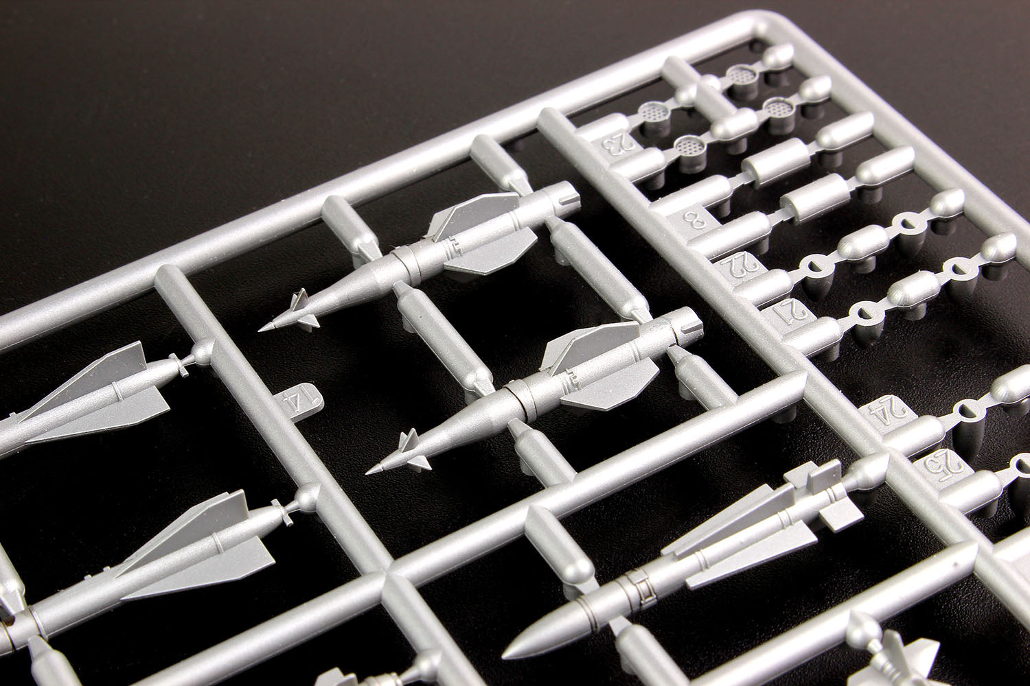 Platz 1/144 Weapon Set 1 General-Purpose Bomb & Missile '50