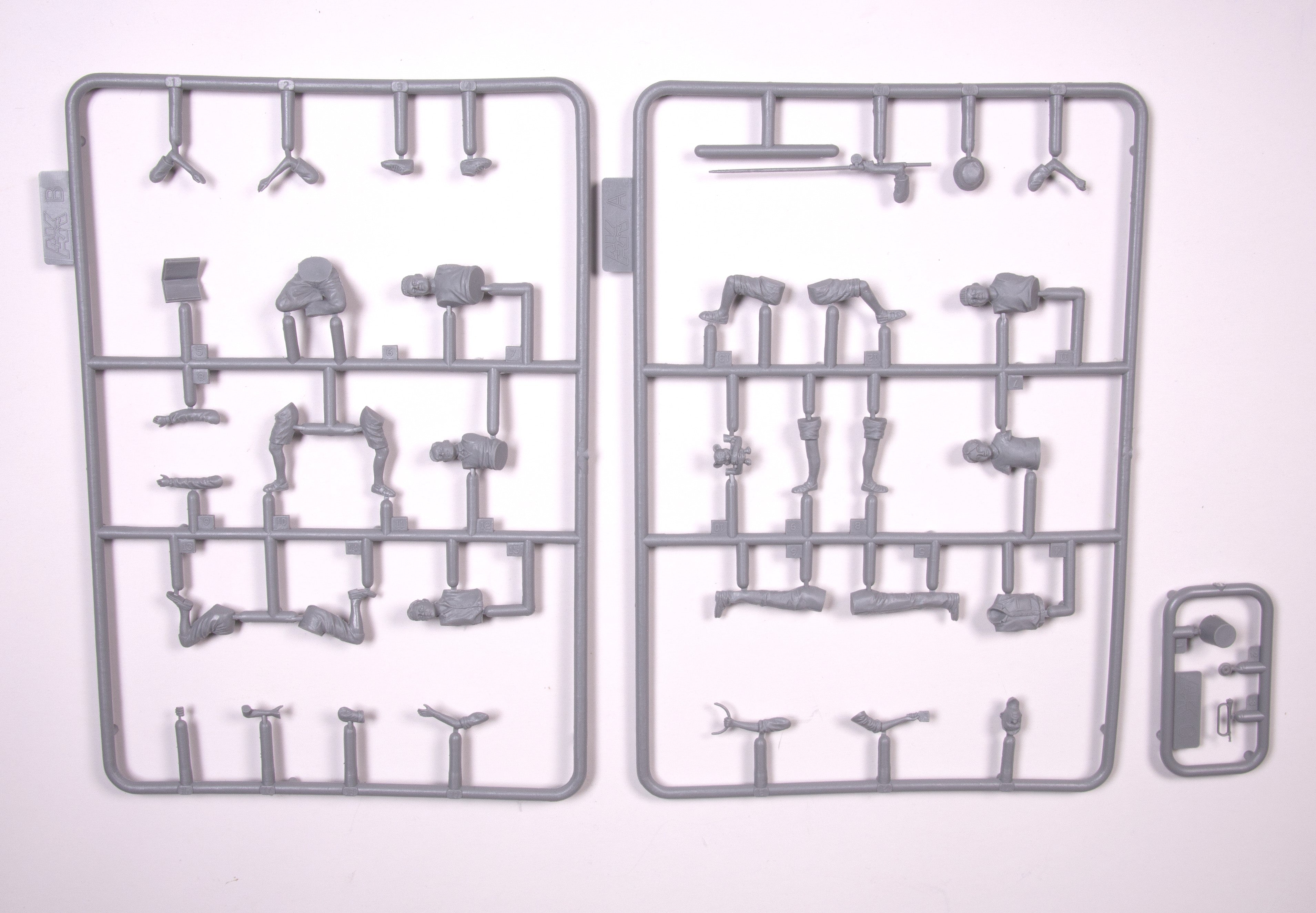 AK Interactive 1/35 Children Set 1: Boys | 8435568328860