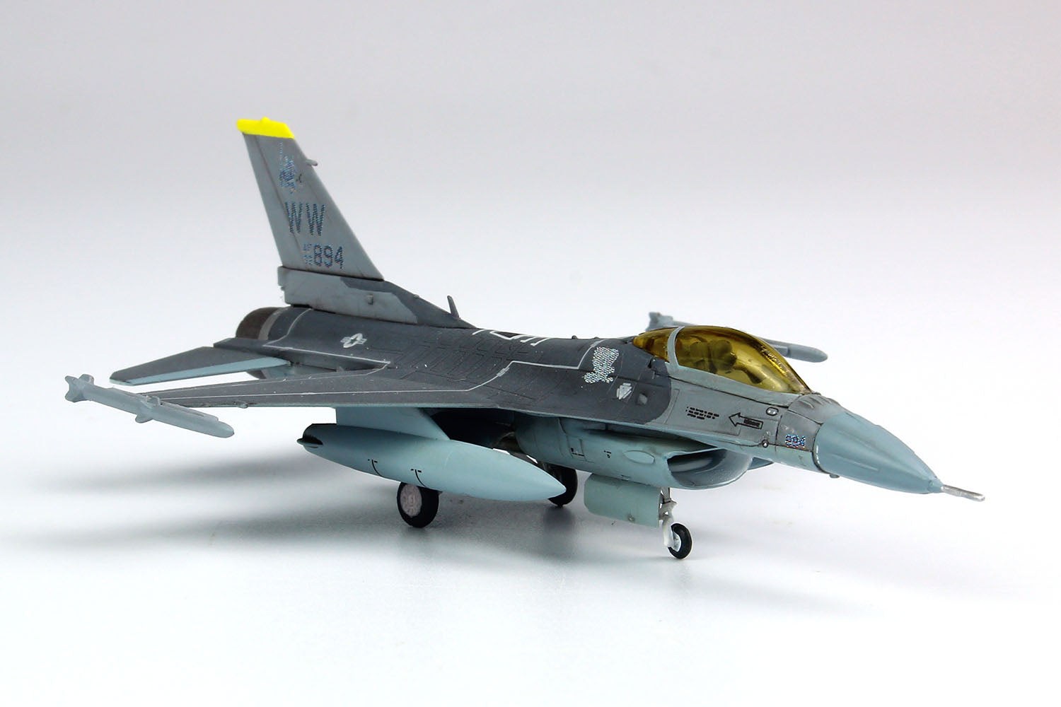 Platz 1/144 USAF F-16C Fighting Falcon ‘Pacaf Demonstration Team’