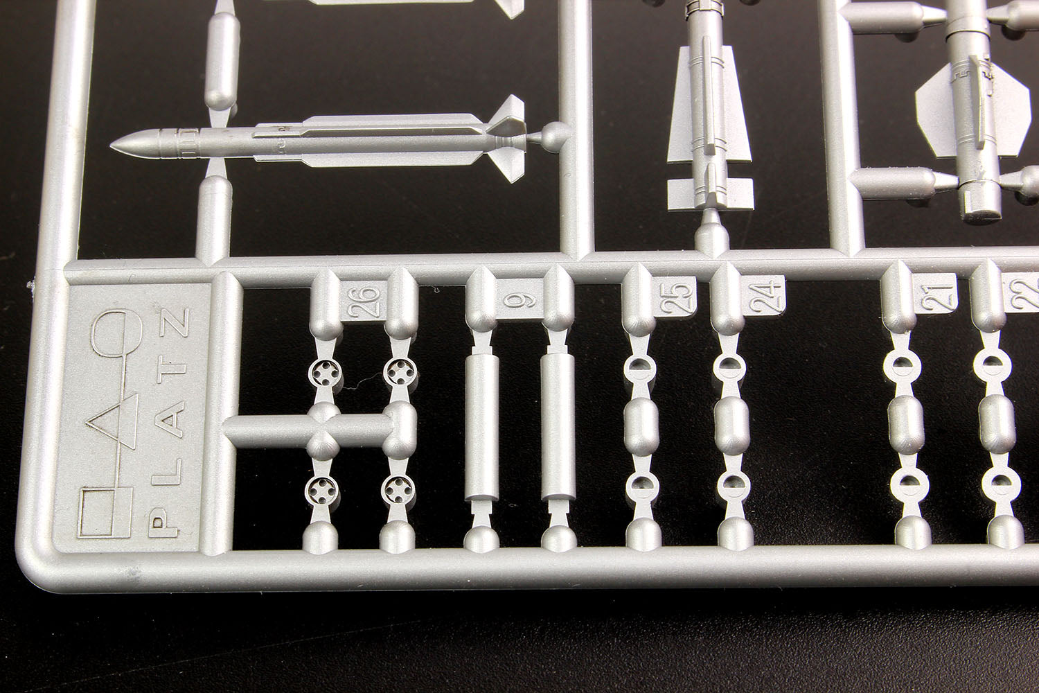 Platz 1/144 Weapon Set 1 General-Purpose Bomb & Missile '50