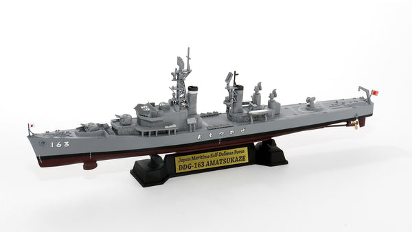 Pit Road 1/700 JMSDF DDG-163 'AMATSUKAZE' with ship name plate and photo etched parts of the flag and flagpole