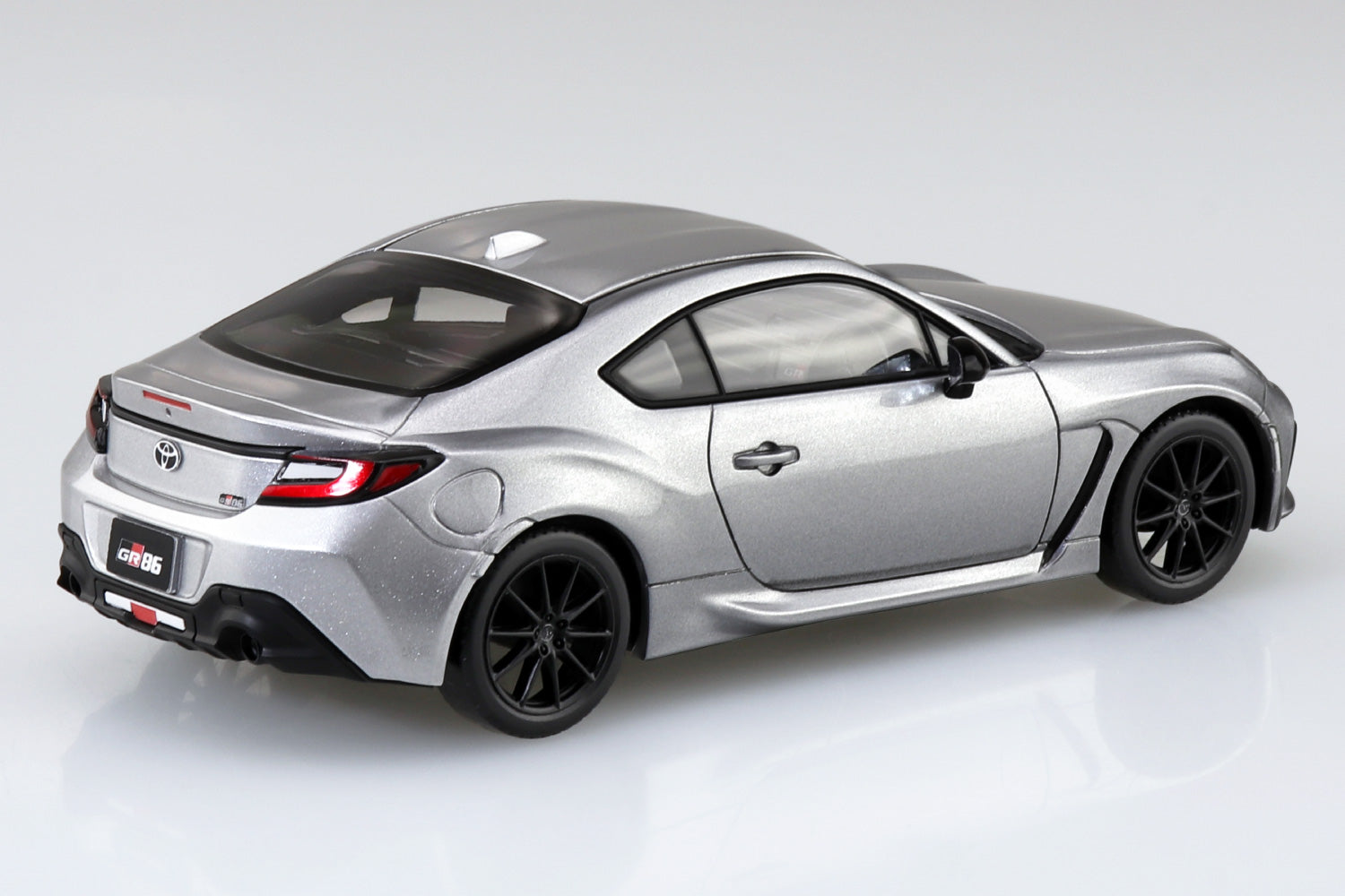 Aoshima 1/32 Toyota GR 86 (Ice Silver Metallic) | 4905083064627