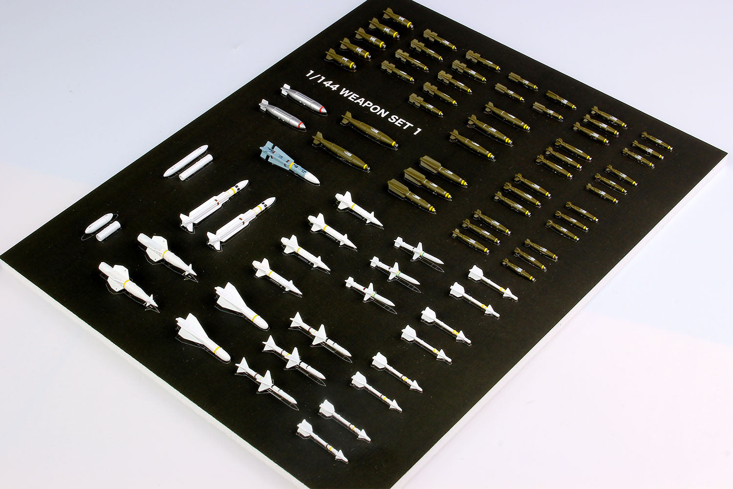 Platz 1/144 Weapon Set 1 General-Purpose Bomb & Missile '50
