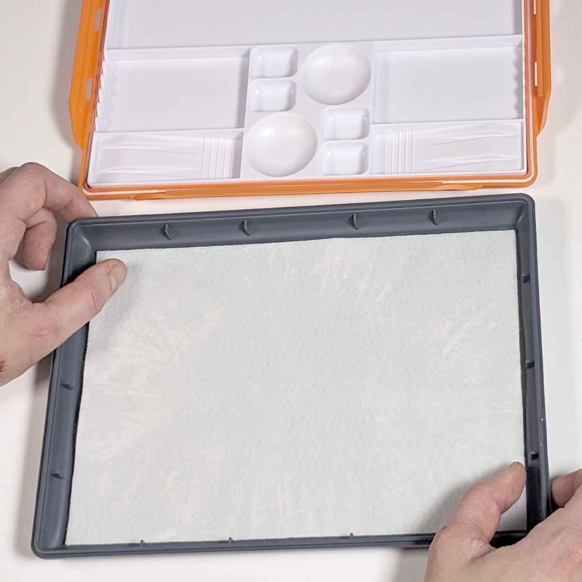 AK Interactive Wet Palette (Includes 40 papers sheets + 2 wipes) | 8435568335110