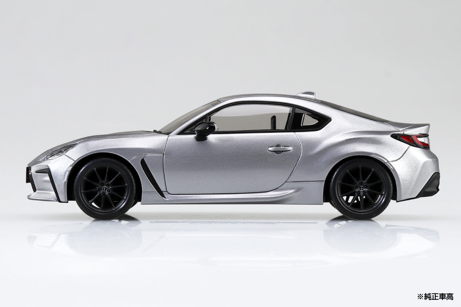 Aoshima 1/32 Toyota GR 86 (Ice Silver Metallic) | 4905083064627