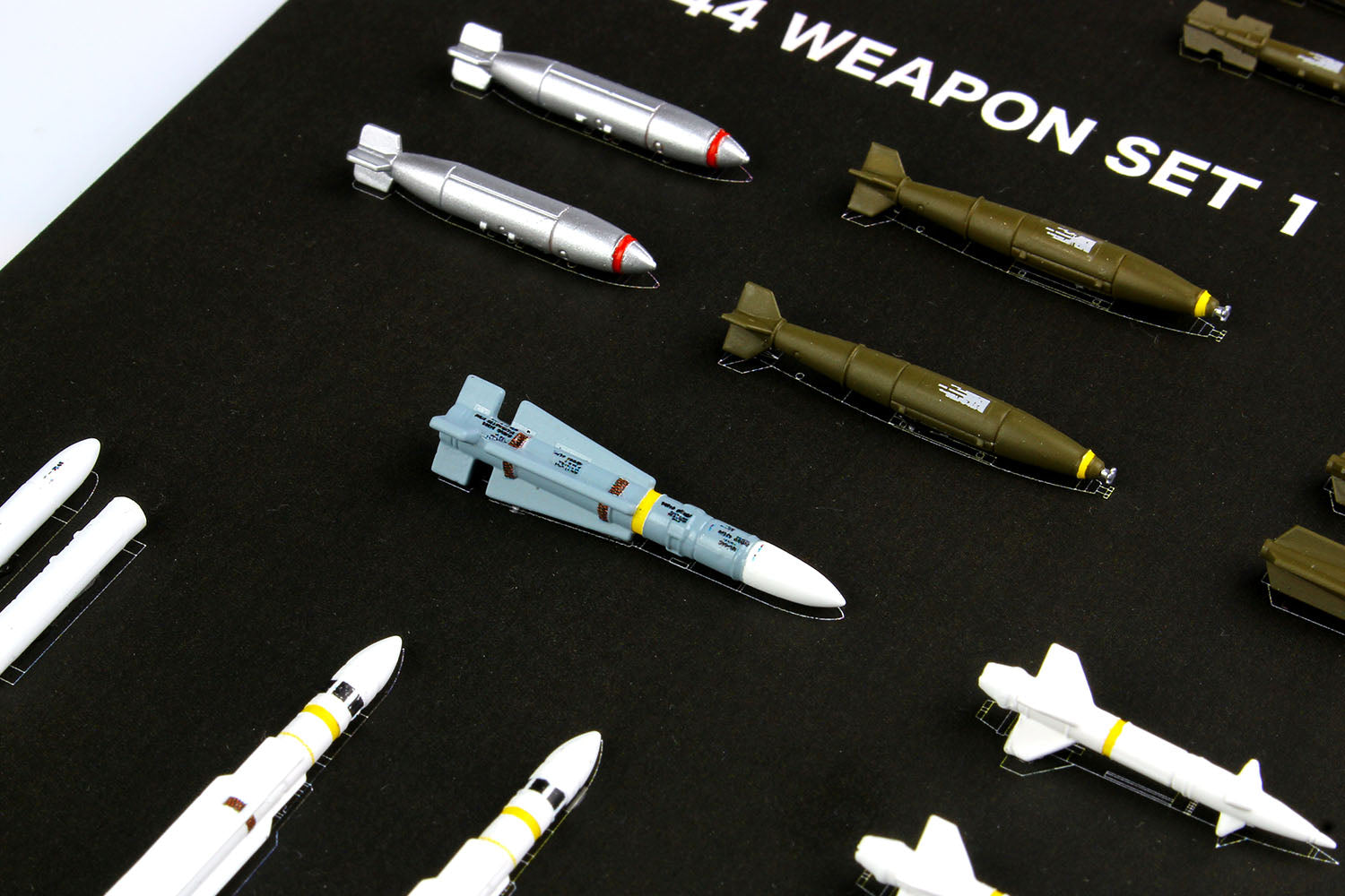 Platz 1/144 Weapon Set 1 General-Purpose Bomb & Missile '50