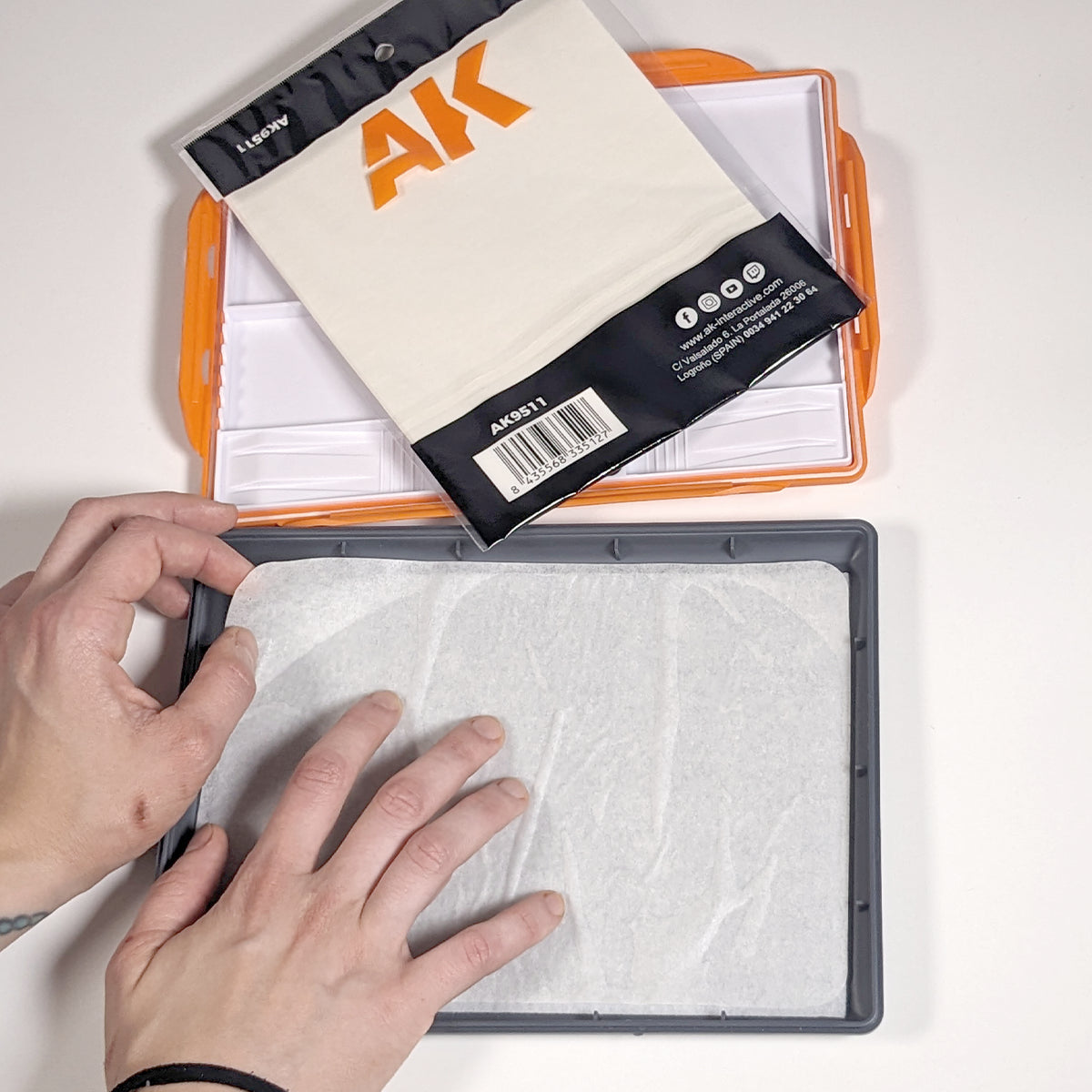 AK Interactive Wet Palette (Includes 40 papers sheets + 2 wipes) | 8435568335110