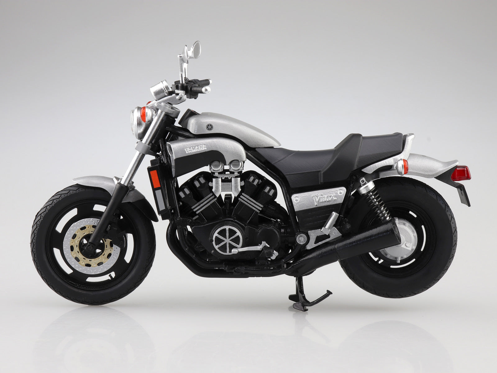 Aoshima 1/12 Yamaha Vmax New Silver Dust