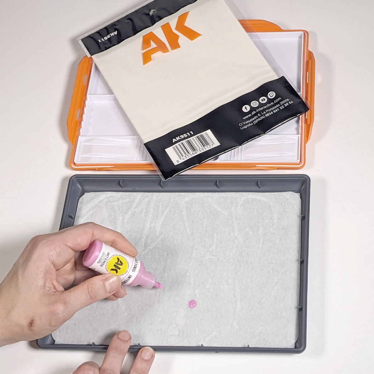 AK Interactive Wet Palette (Includes 40 papers sheets + 2 wipes) | 8435568335110