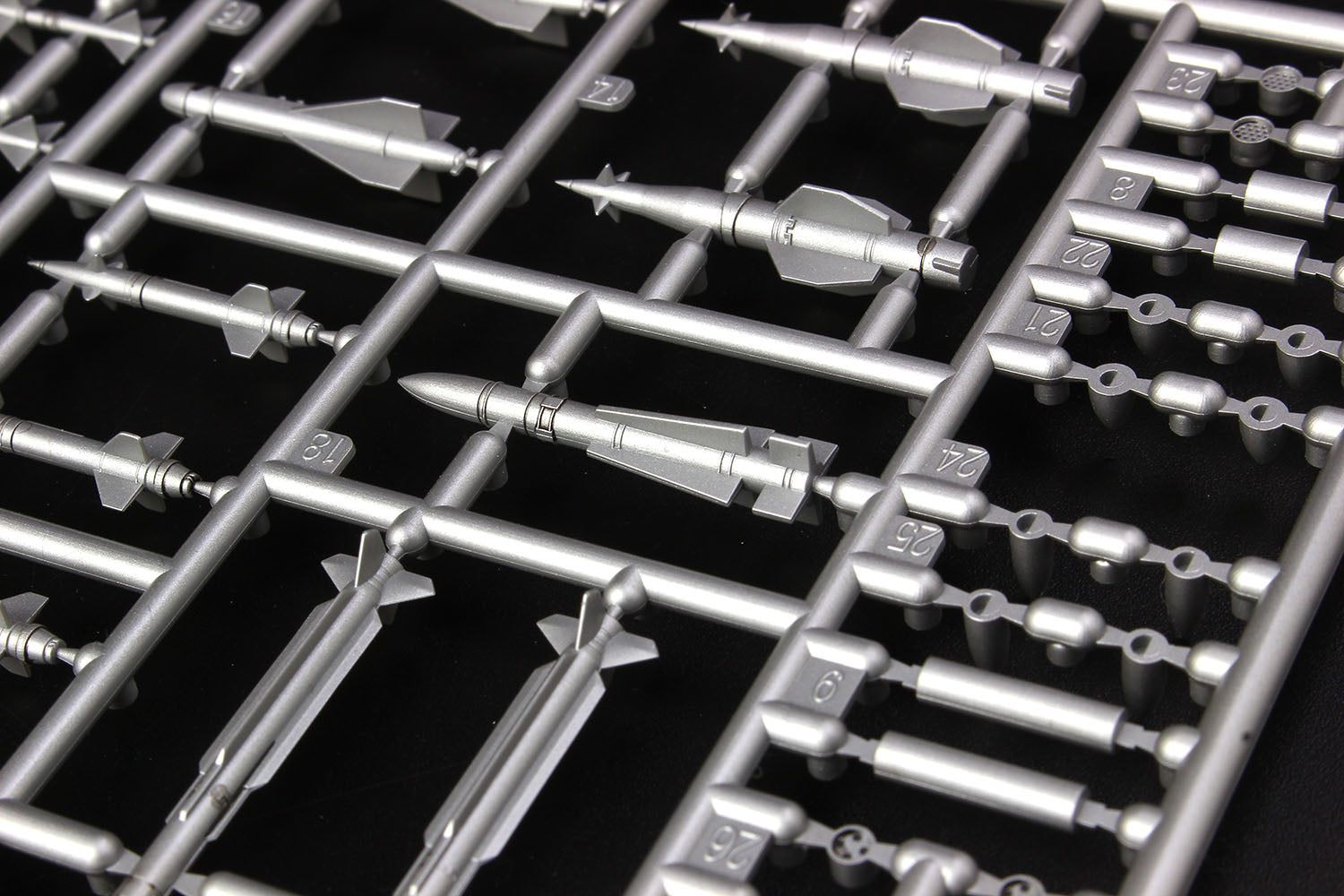 Platz 1/144 Weapon Set 1 General-Purpose Bomb & Missile '50