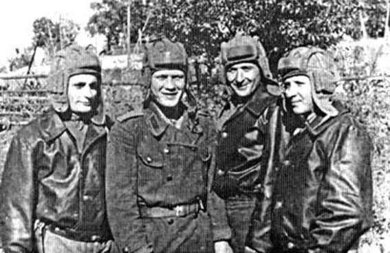 MiniArt 1/35 Soviet Tank Crew (for Flame Tanks & Heavy Tanks of Breakthrough) | 4820183311795