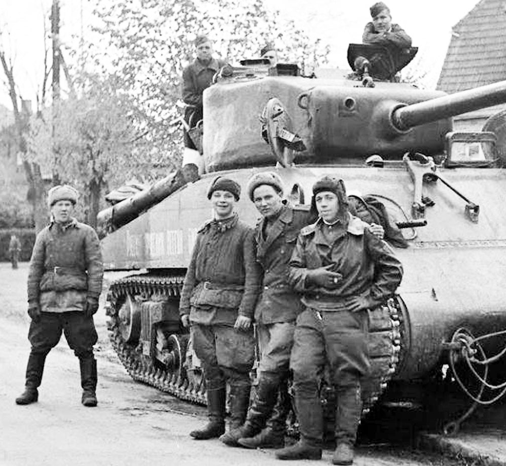 MiniArt 1/35 Soviet Tank Crew (for Flame Tanks & Heavy Tanks of Breakthrough) | 4820183311795