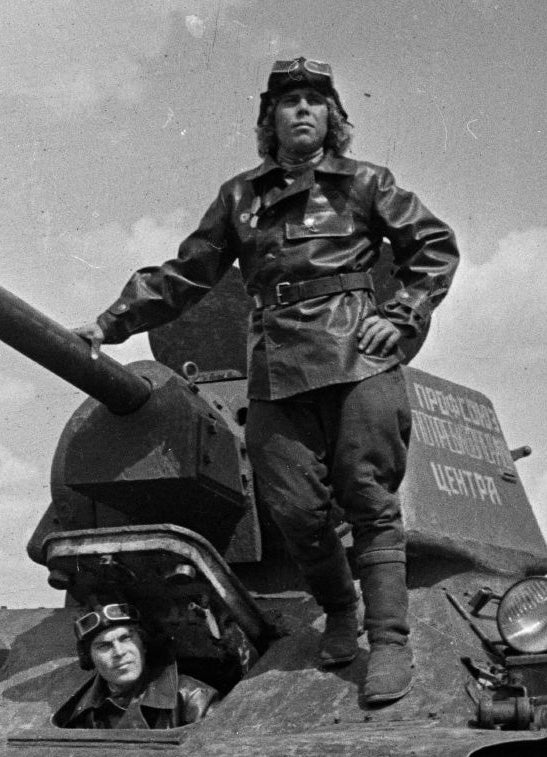 MiniArt 1/35 Soviet Tank Crew (for Flame Tanks & Heavy Tanks of Breakthrough) | 4820183311795