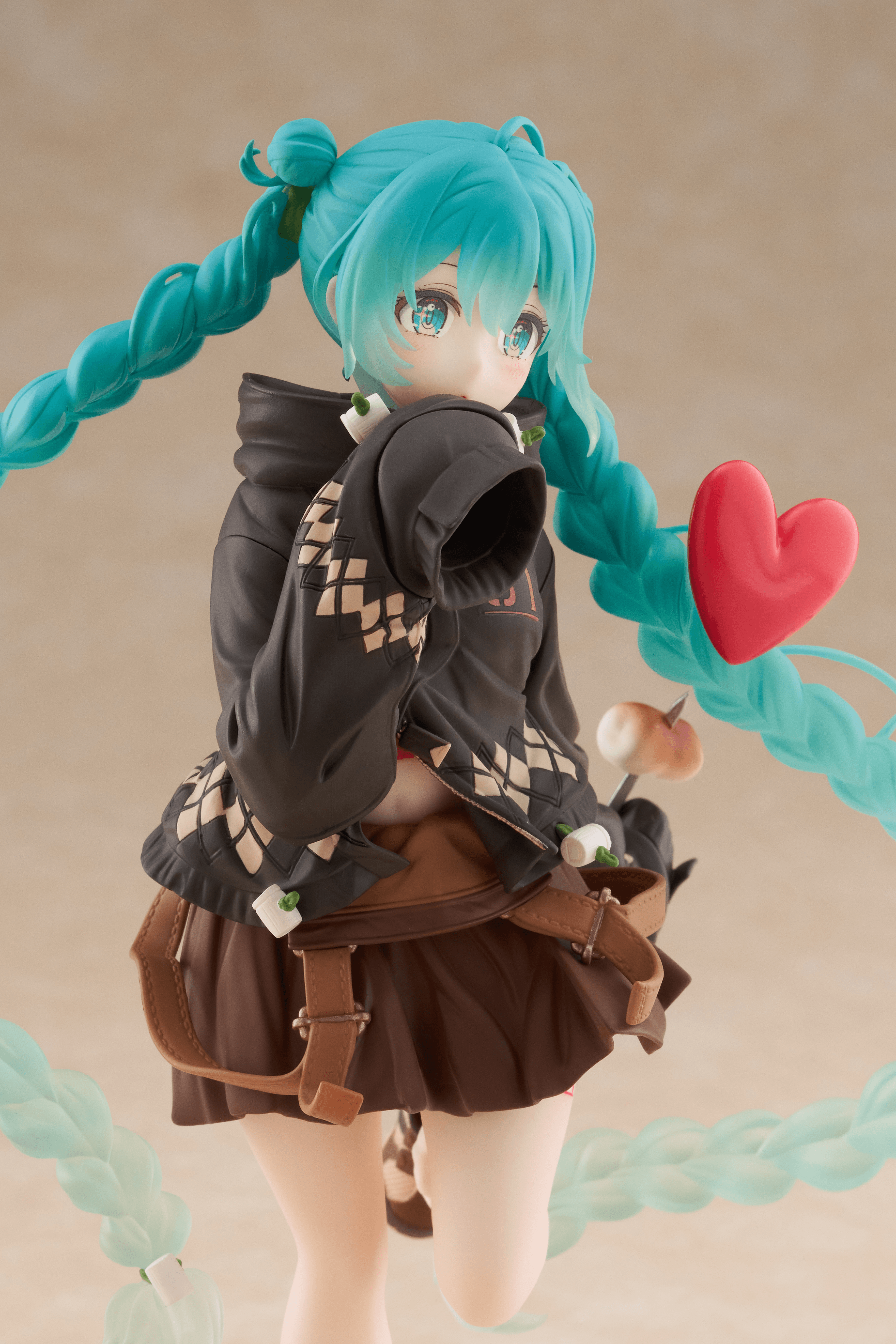 Hatsune Miku Figure - Fashion (Outdoor Ver.) | 840342404469