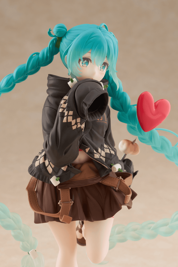Hatsune Miku Figure - Fashion (Outdoor Ver.) | 0840342404469