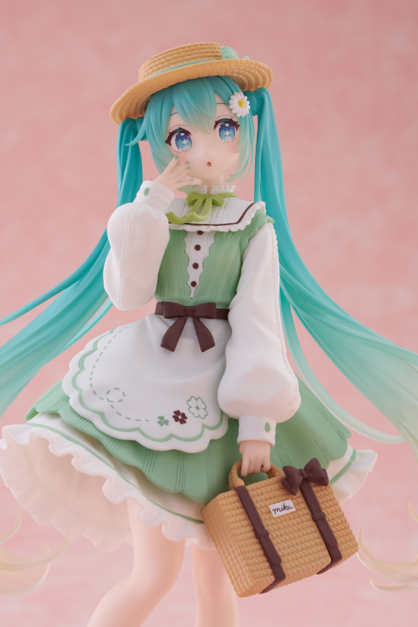 TAITO Hatsune Miku Figure - Fashion (Country Ver.) | 0840342402748