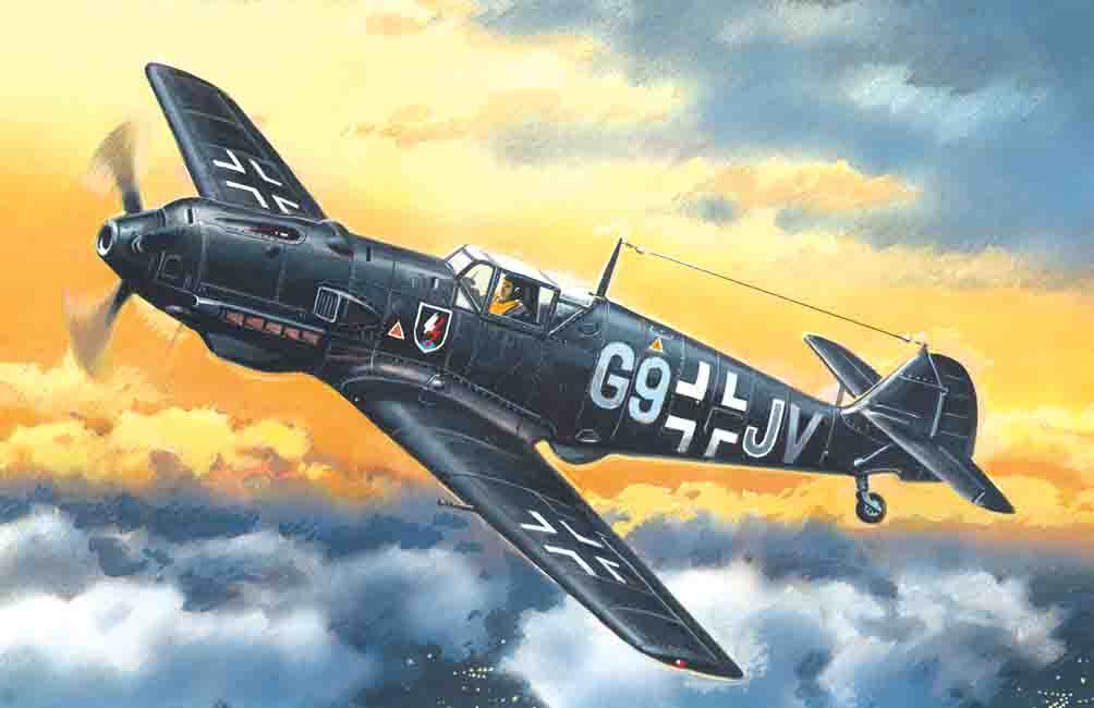 ICM 1/72  Messerschmitt Bf 109E-4, WWII German Night Fighter | 4823044401642