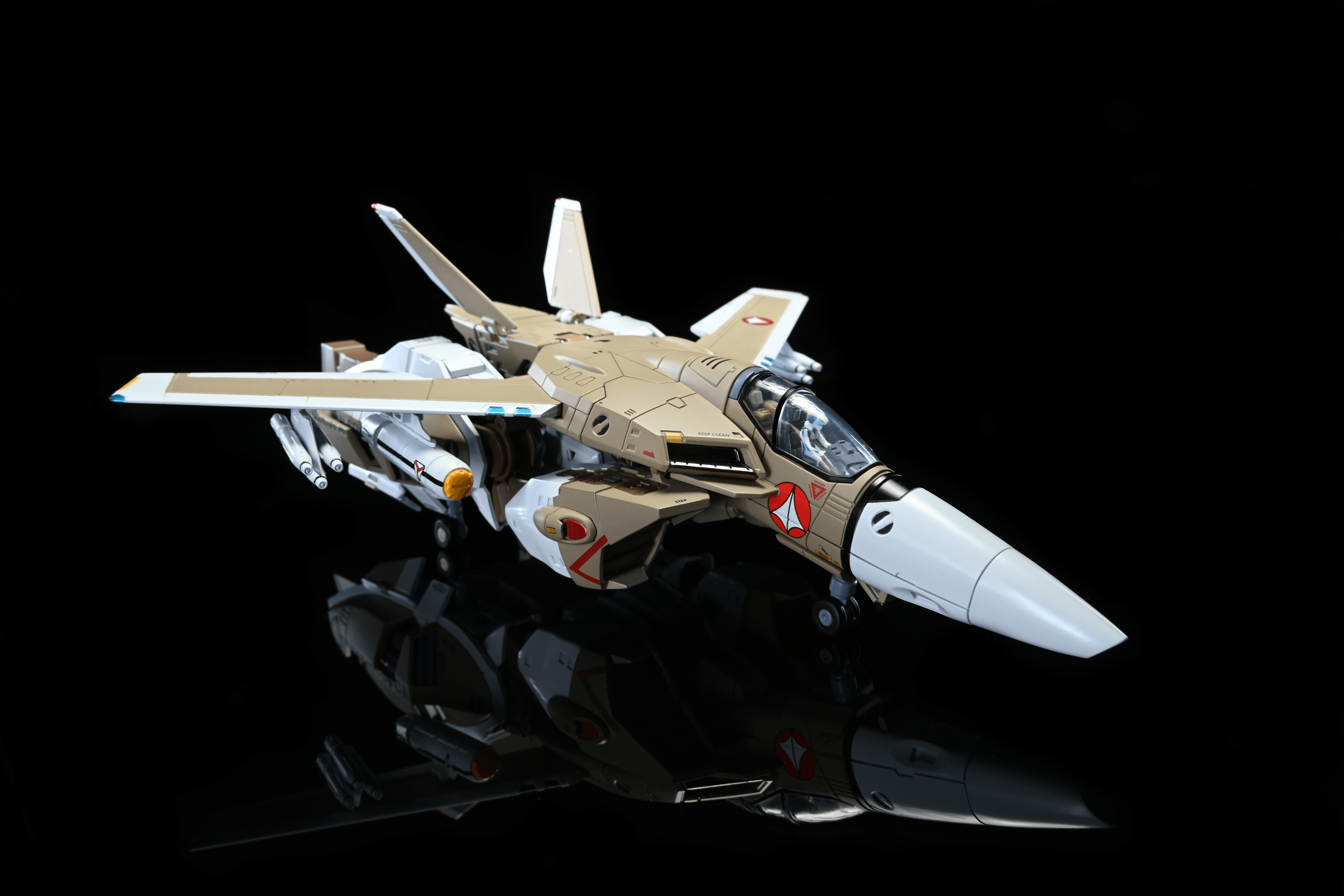 [Hen Dou Ryoku] Veritech VF-1A Transformable Action Figure | 4897054517167