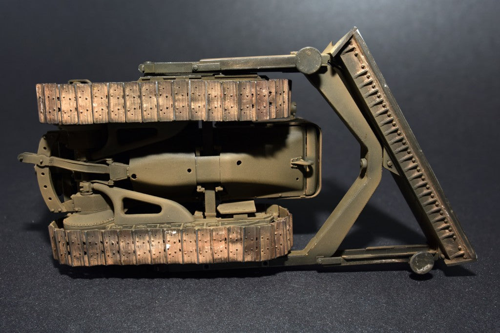 MiniArt 1/35 U.S. Armoured Buldozer | 4820183310217