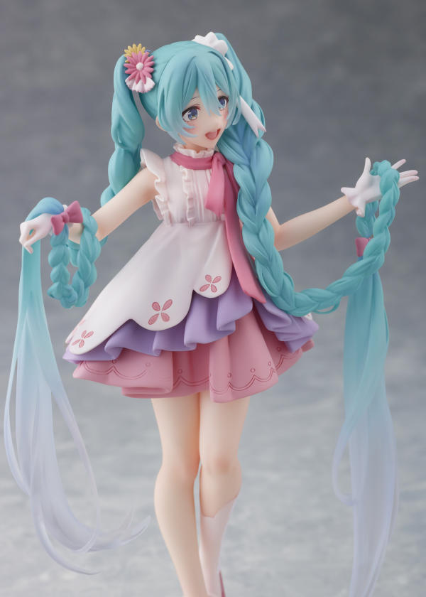 TAITO Hatsune Miku Wonderland Figure - Rapunzel | 0840342403608
