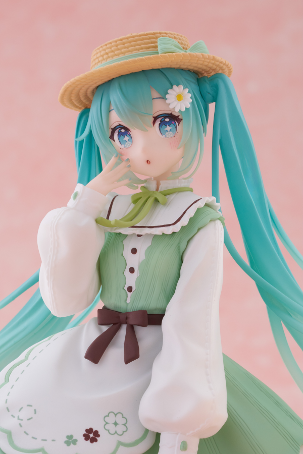 TAITO Hatsune Miku Figure - Fashion (Country Ver.) | 0840342402748
