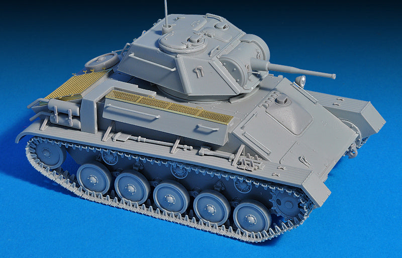 MiniArt T-80 Soviet Light Tank w/Crew.Special Edition (1/35) | 4820183310729