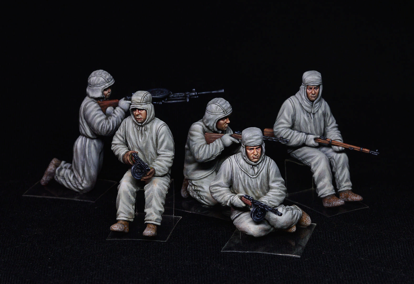 MiniArt 1/35 Soviet Assault Infantry (Winter Camouflage Cloaks) | 4820183310866