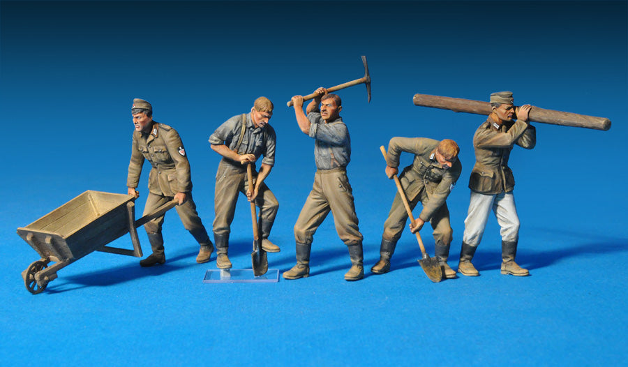 MiniArt 1/35 German Soldiers at Work (RAD) | 4820041101445