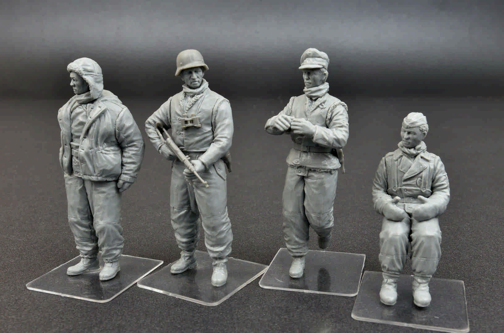 MiniArt German Tank Crew Kharkov 1943' | 4820183312198