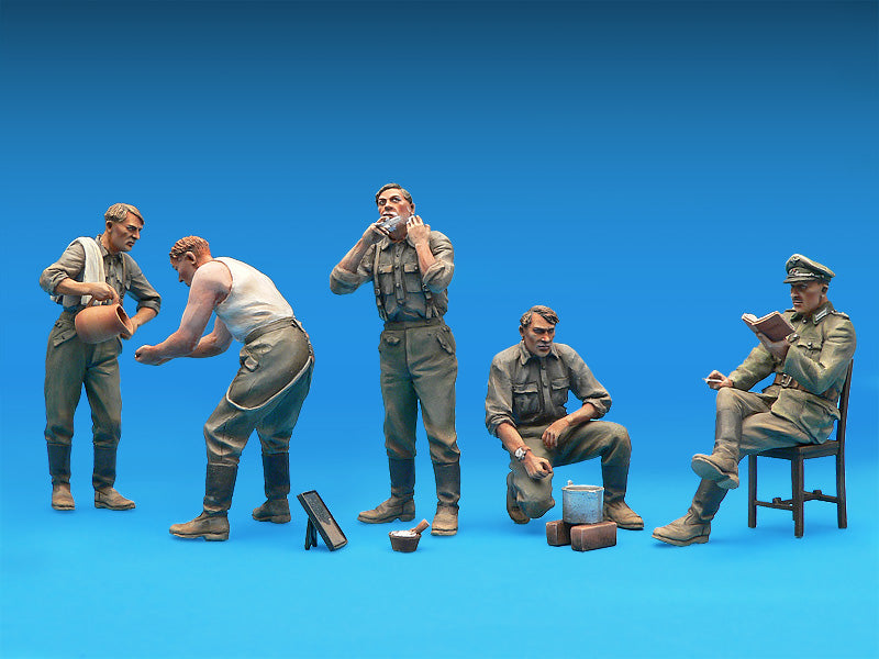 MiniArt German Soldiers at Rest (1/35) | 4820041101018