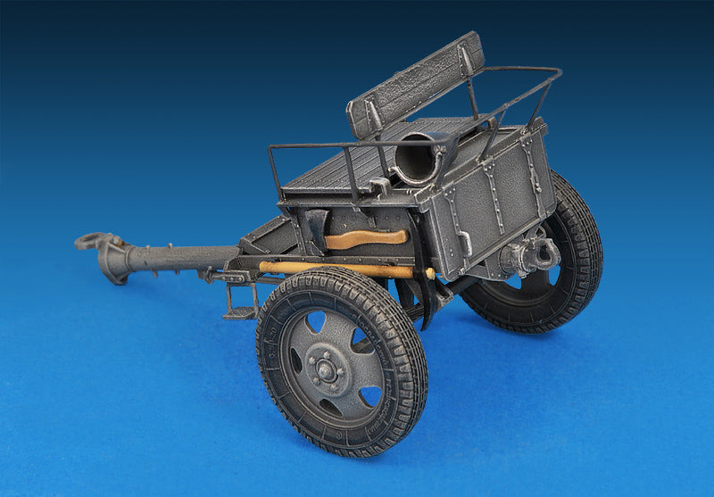 MiniArt 1/35 German Artillery Tractor T-70 (r) & Gun w/Crew | 4820041100745