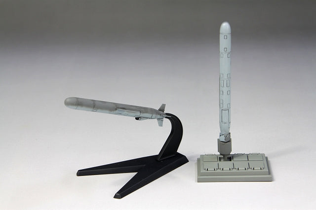 FineMolds 1/72 Tomahawk RGM-109 Cruise Missile, 2 Missiles with Bases | 4536318720294