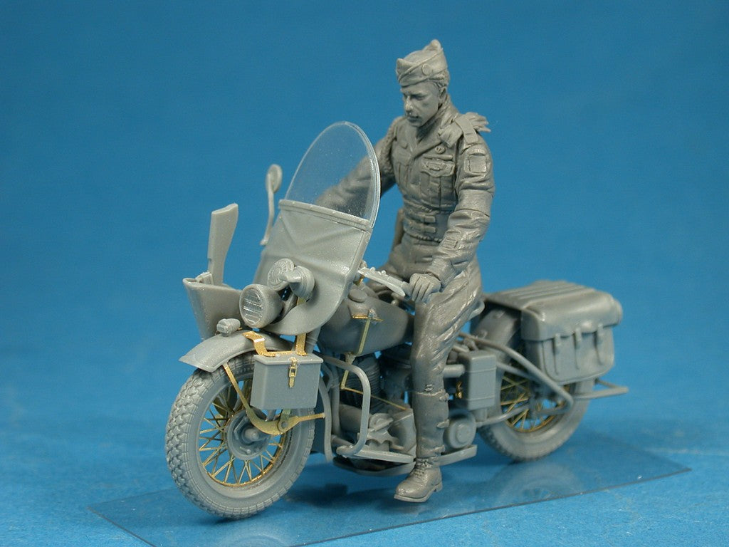 MiniArt 1/35 U.S.Millitary Policeman with Motorcycle | 4820183310149