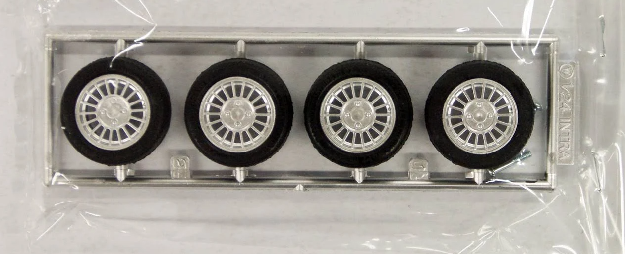Fujimi 1/24 The Wheel Series (No.62) AE86 LEVIN Wheel & Tire Set 17 inch