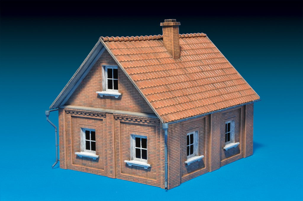 Miniart [72024] 1/72 Village House | 4820041102558