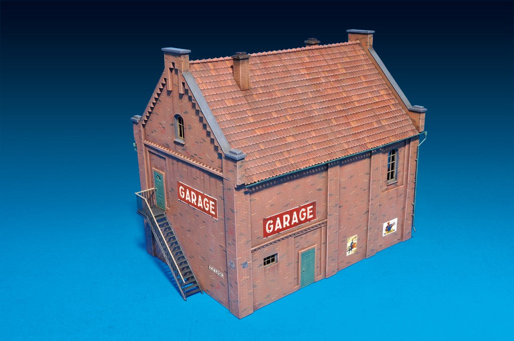 Miniart [72031] 1/72 Building with Garage | 4820041103036