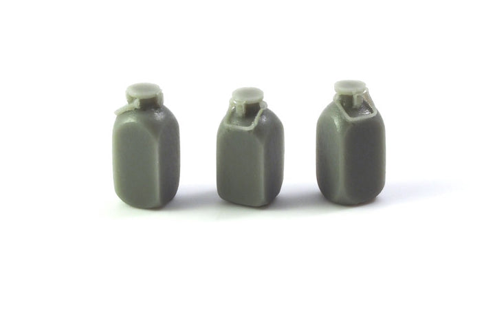 Matho 1/35 German Water Cans (5 liter) - 3 pcs. | 5907747900325