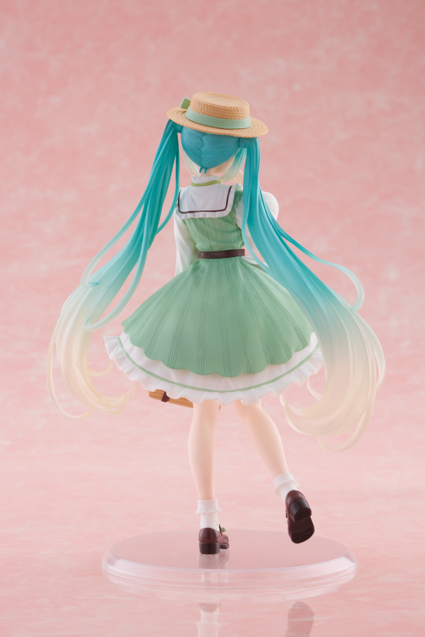 TAITO Hatsune Miku Figure - Fashion (Country Ver.) | 0840342402748