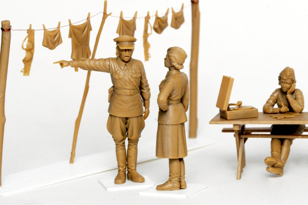 ICM 1/35 Soviet Military Servicewomen (1939-1942) (4 figures)