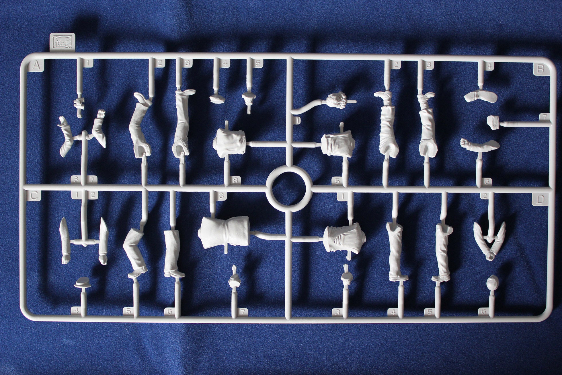 Riich 1/35 WWII British Leader set (ROAD TO VICTORY) | 6953391900012