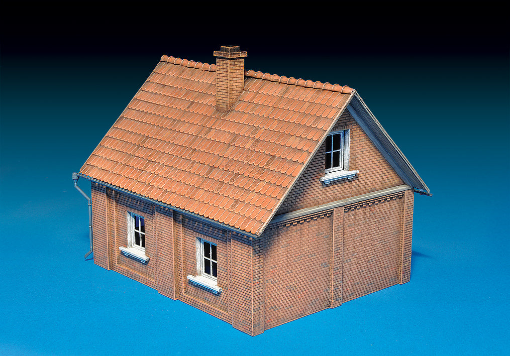 Miniart [72024] 1/72 Village House | 4820041102558