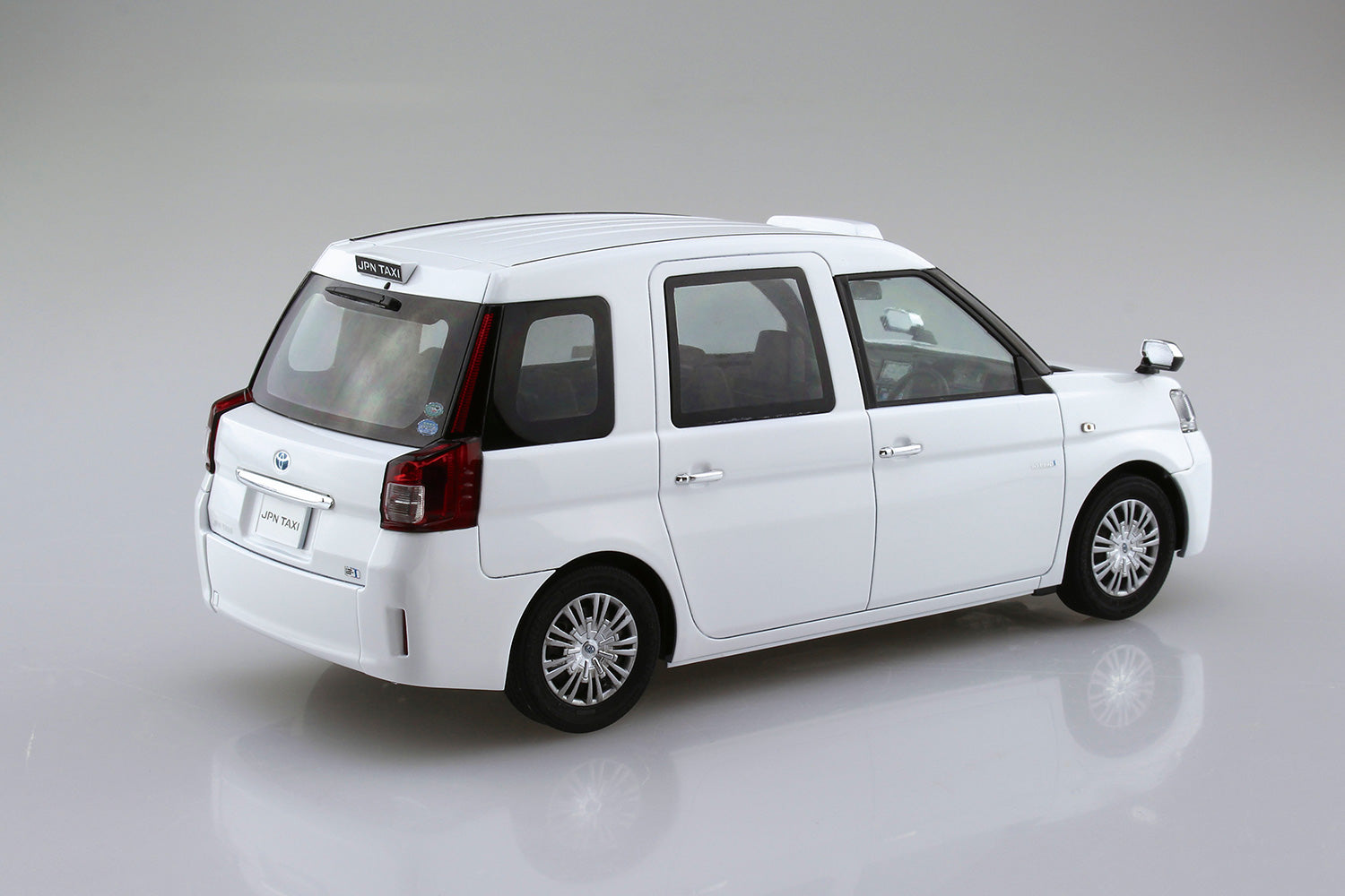Aoshima 1/24 Toyota NTP10 JPN TAXI '17 SUPER WHITE | 4905083057124