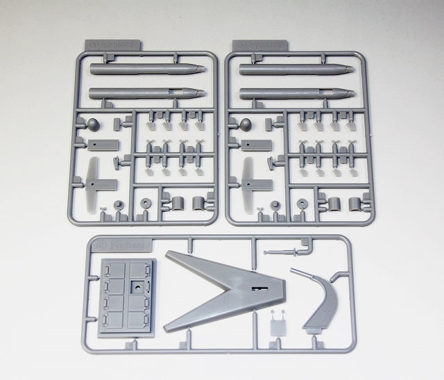 FineMolds 1/72 Tomahawk RGM-109 Cruise Missile, 2 Missiles with Bases | 4536318720294