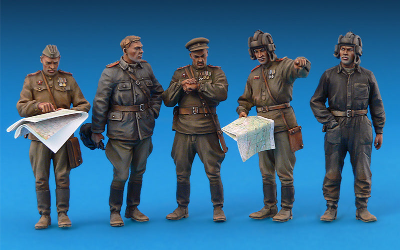 MiniArt Soviet Officers at Field Briefing (1/35) | 4820041100547