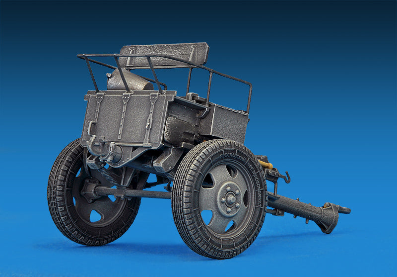 MiniArt 1/35 German Artillery Tractor T-70 (r) & Gun w/Crew | 4820041100745