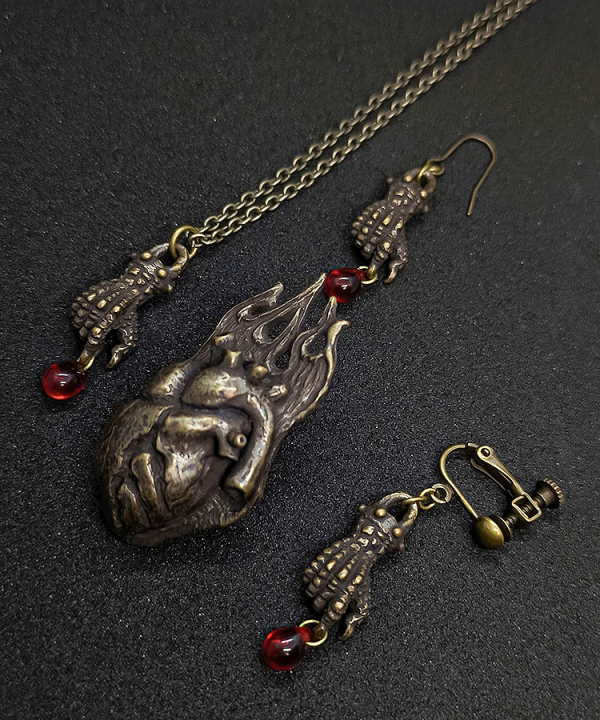 16 directions Dragon's Dogma 2 Dragon Hand (Piercing) For One Ear | 4571675895032