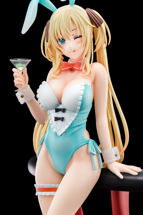 Regina Mercedes wearing 秘色(HISHOKU) bunny costume with Nip Slip Gimmick System